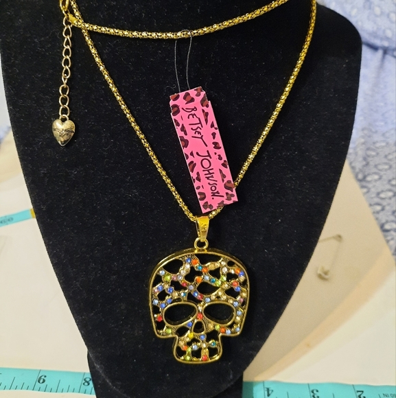 New Betsey Johnson Gold Skull Pendant Necklace with Multicolor Stones - Picture 6 of 6